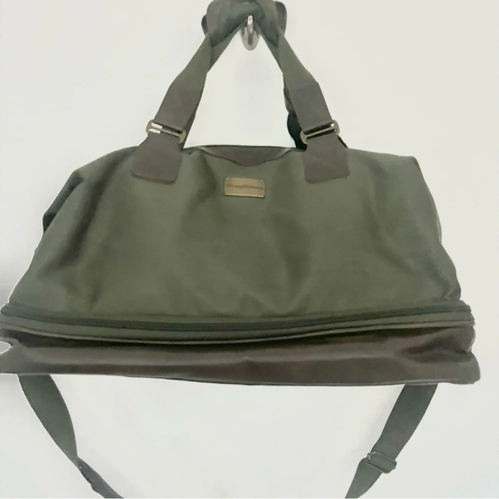 Tommy Bahama Surge Bottom Duffel Bag Traveler Green Nylon Brown Leather Mens Bag